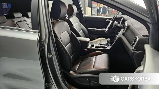 Kia Sportage The Bold 2021 Серебристо-серый из Кореи, фото 3