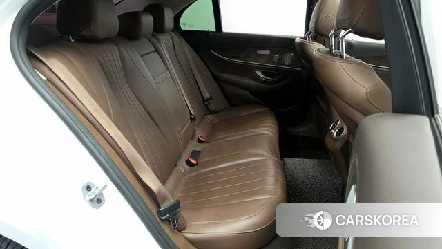 Mercedes-Benz E-Class W213 2018 Белый из Кореи, фото 3