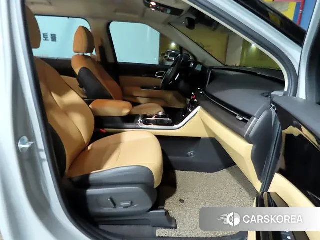 Kia Carnival 4th generation 2023 Серебристо-серый из Кореи, фото 3