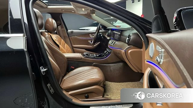 Mercedes-Benz E-Class W213 2018 Черный из Кореи, фото 3