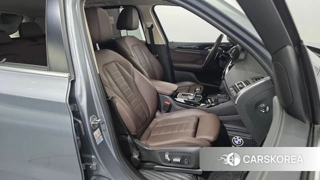 BMW X3 (G01) 2022 Серебристо-серый из Кореи, фото 3