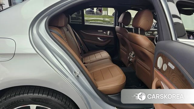 Mercedes-Benz E-Class W213 2021 Серебряный из Кореи, фото 3