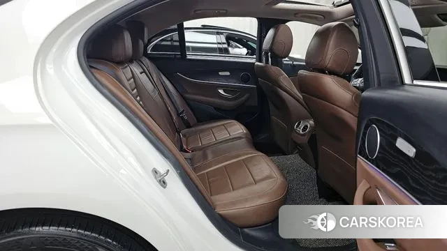 Mercedes-Benz E-Class W213 2018 Белый из Кореи, фото 3