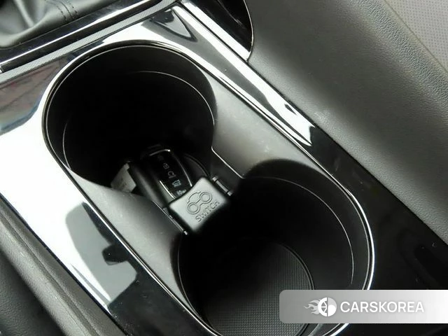 Hyundai Avante Hybrid (CN7) 2023 Белый из Кореи, фото 3