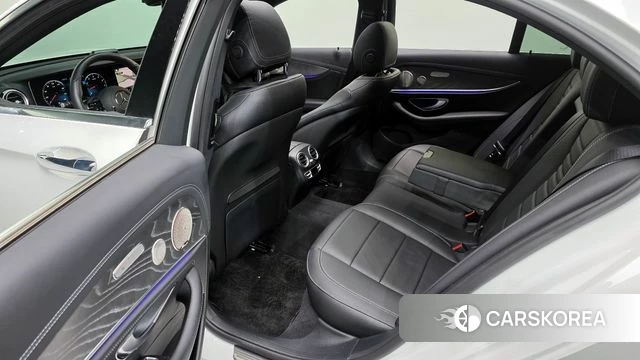 Mercedes-Benz E-Class W213 2022 Белый из Кореи, фото 3