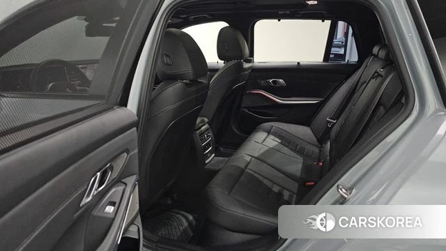 BMW 3 Series (G20) 2025 Серебристо-серый из Кореи, фото 3