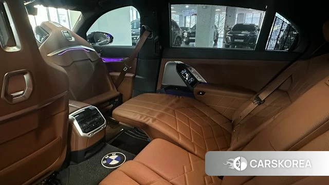 BMW 7 Series (G70) 2024 Черный из Кореи, фото 3