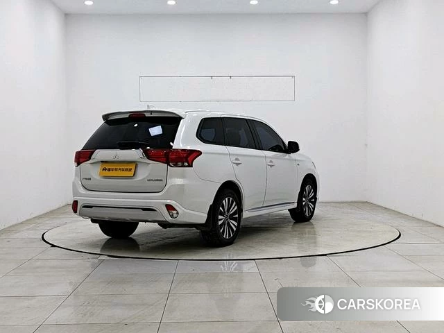 Mitsubishi  Outlander 2024 Белый из Китая, фото 3