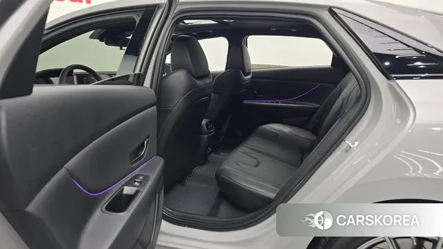 Hyundai The New Avante (CN7) 2024 Серебристо-серый из Кореи, фото 3