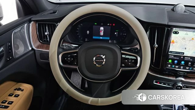 Volvo XC60 second Generation 2024 Белый из Кореи, фото 3