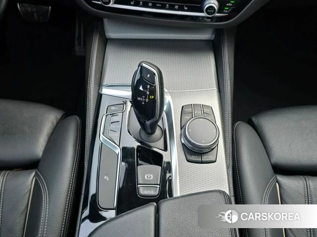BMW 5 Series (G30) 2018 Белый из Кореи, фото 3