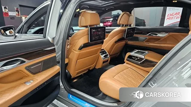 BMW 7 Series (G11) 2021 Серебристо-серый из Кореи, фото 3