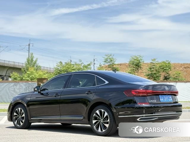 Volkswagen Passat 2023 Черный из Китая, фото 3