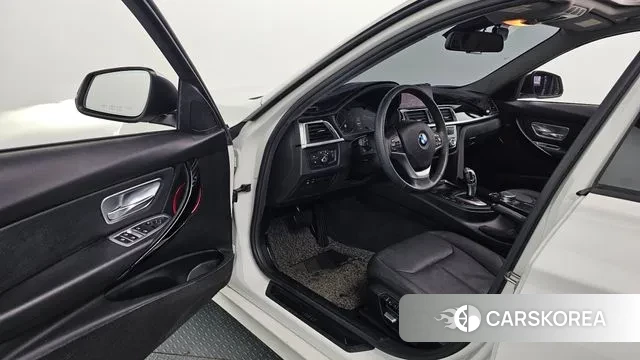 BMW 3 Series (F30) 2018 Белый из Кореи, фото 3