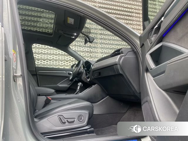 Audi Q3 2023 Темно-серый из Китая, фото 3