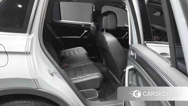 Volkswagen Tiguan second Generation 2022 Серебристо-серый из Кореи, фото 3