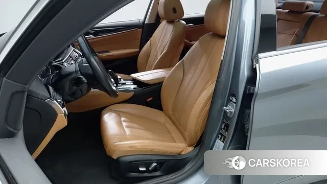 BMW 5 Series (G30) 2018 Серый из Кореи, фото 3