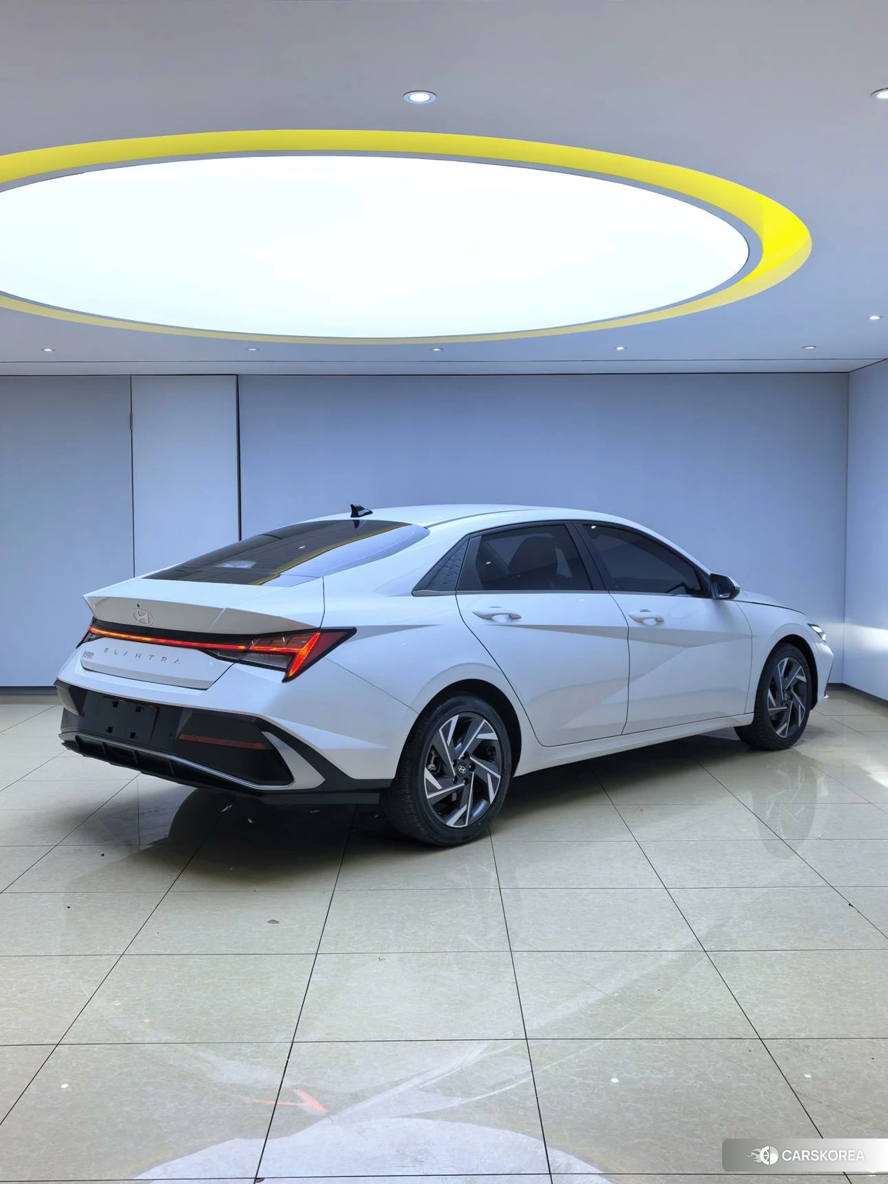 Hyundai Elantra 2023 Белый из Китая, фото 3