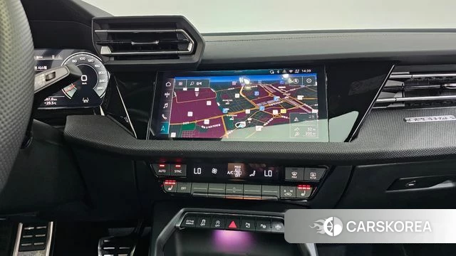 Audi A3 (8Y) 2025 Белый из Кореи, фото 3