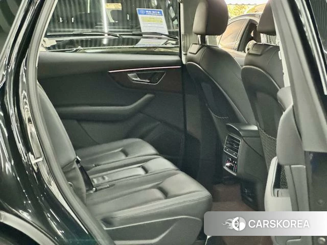 Audi Q7 2023 Черный из Китая, фото 3