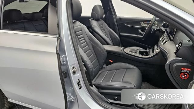 Mercedes-Benz E-Class W213 2022 Серебряный из Кореи, фото 3