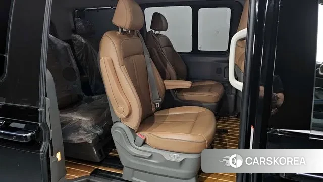 Hyundai Staria 2023 Черный из Кореи, фото 3