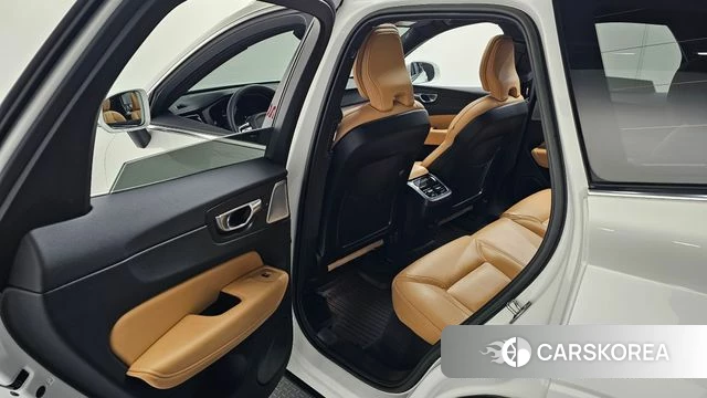 Volvo XC60 second Generation 2023 Белый из Кореи, фото 3