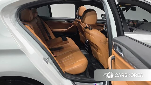 BMW 5 Series (G30) 2018 Белый из Кореи, фото 3