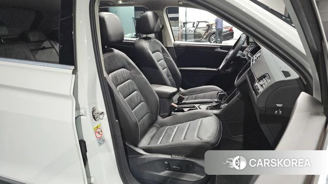 Volkswagen Tiguan second Generation 2022 Белый из Кореи, фото 3