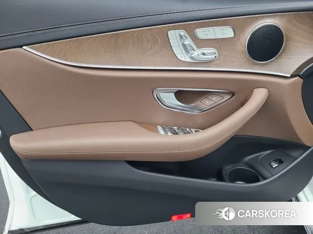 Mercedes-Benz E-Class W213 2022 Белый из Кореи, фото 3