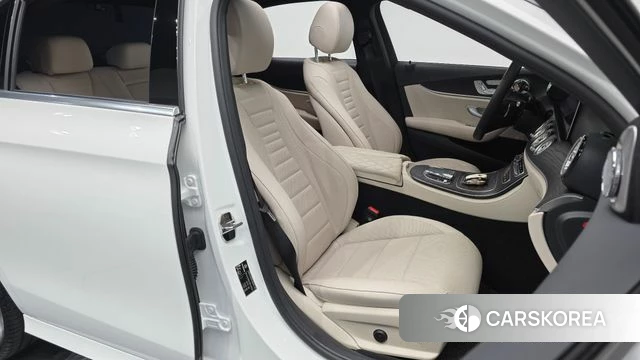 Mercedes-Benz E-Class W213 2023 Белый из Кореи, фото 3