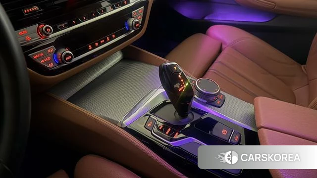 BMW 5 series (imported) 2020 Серебристо-серый из Китая, фото 3
