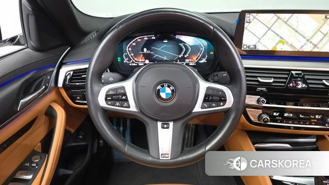 BMW 5 Series (G30) 2023 Белый из Кореи, фото 3