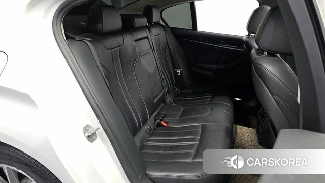 BMW 5 Series (G30) 2018 Белый из Кореи, фото 3