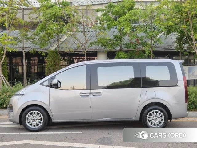 Hyundai Staria 2025 Серебристо-серый из Кореи, фото 3