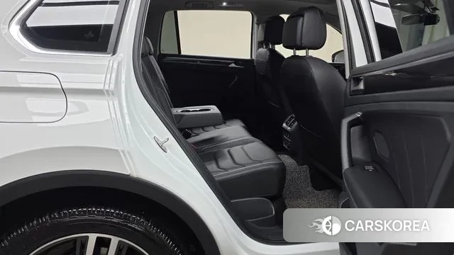 Volkswagen Tiguan second Generation 2022 Белый из Кореи, фото 3