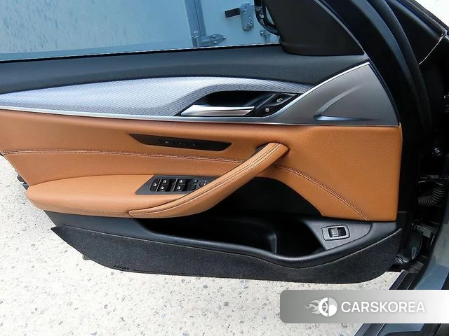 BMW 5 Series (G30) 2018 Серый из Кореи, фото 3