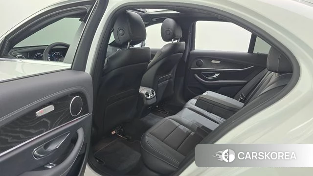 Mercedes-Benz E-Class W213 2022 Белый из Кореи, фото 3