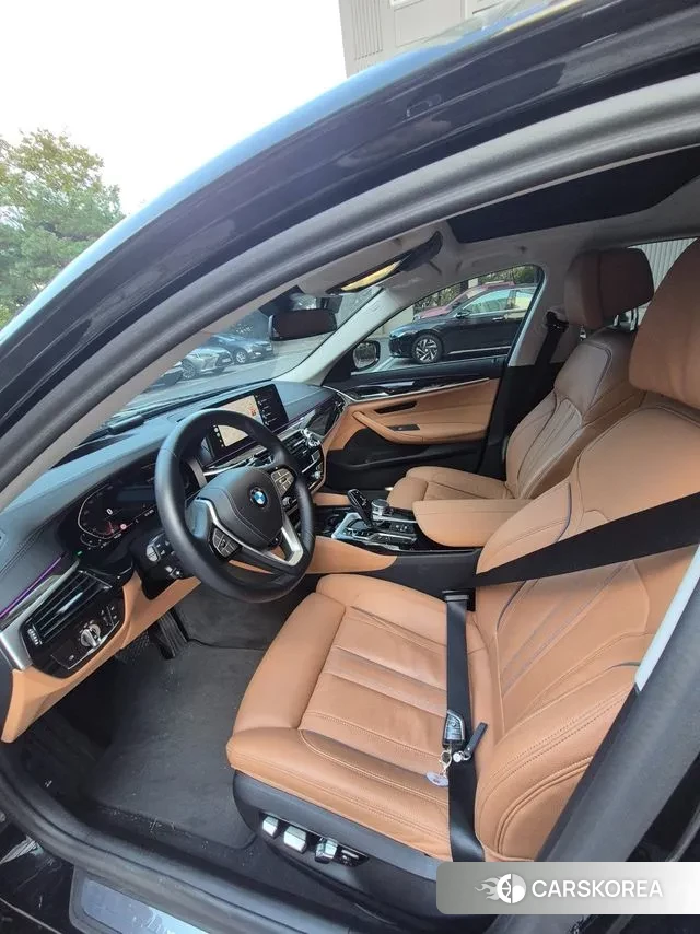 BMW 5 Series (G30) 2023 Черный из Кореи, фото 3