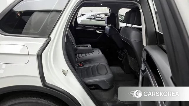 Volkswagen Touareg 3rd generation 2020 Белый из Кореи, фото 3