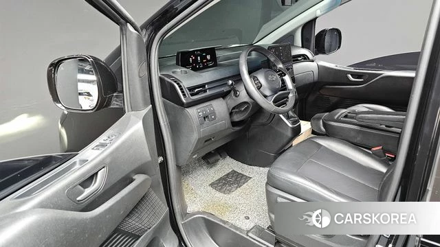 Hyundai Staria 2023 Черный из Кореи, фото 3