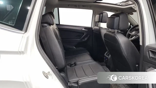 Volkswagen Tiguan Allspace 2022 Белый из Кореи, фото 3