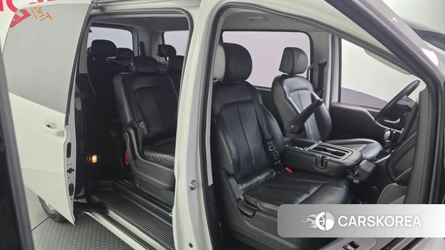 Hyundai Staria 2022 Белый из Кореи, фото 3