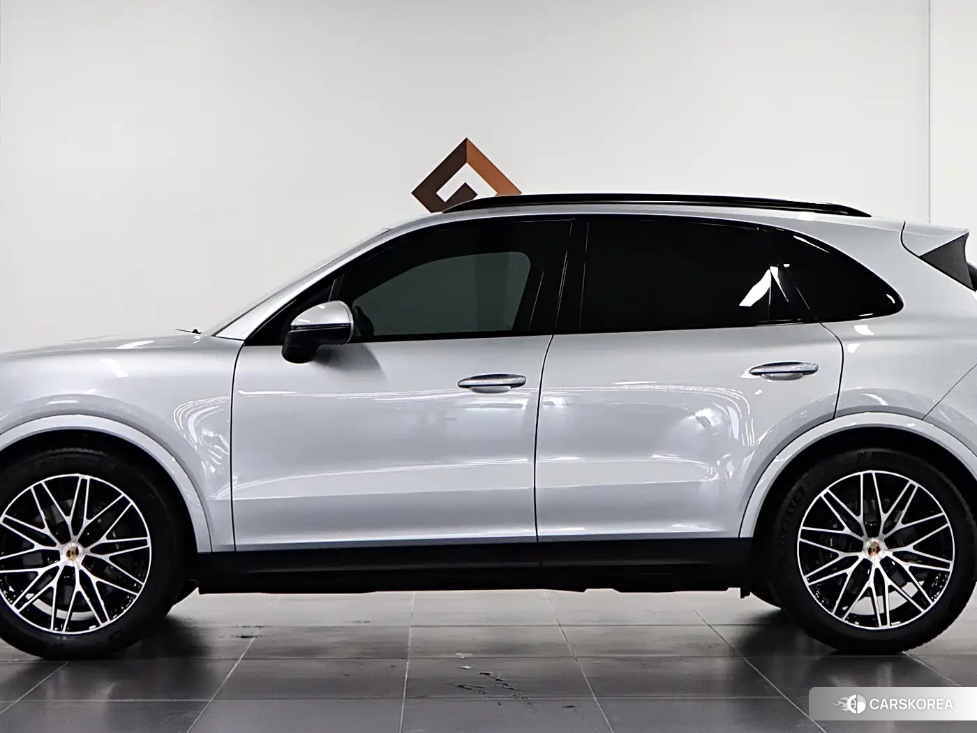 Porsche Cayenne 2025 Silver/gray из Китая, фото 3