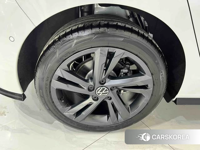 Volkswagen Golf 2023 Белый из Китая, фото 3