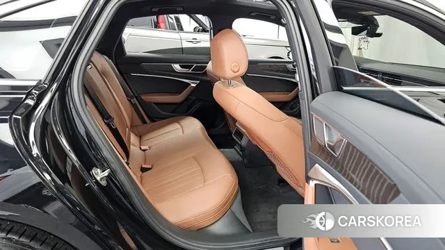 Audi A6 (C8) 2023 Черный из Кореи, фото 3