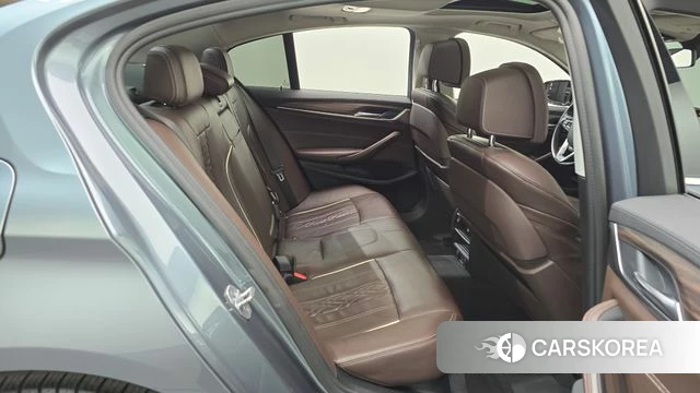 BMW 5 Series (G30) 2019 Светло-серебряный цвет из Кореи, фото 3