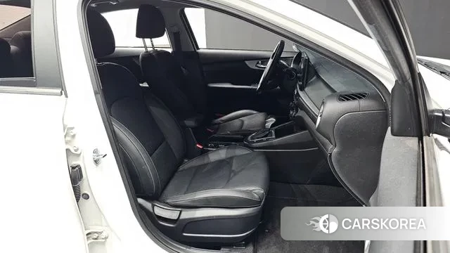 Kia The New K3 2nd generation 2021 Белый из Кореи, фото 3