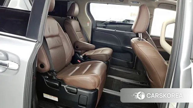 Toyota Sienna 2019 Серебристо-серый из Кореи, фото 3