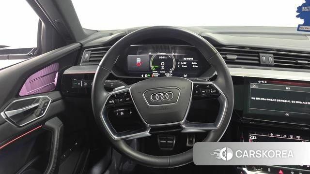 Audi e-Tron 2021 Белый из Кореи, фото 3